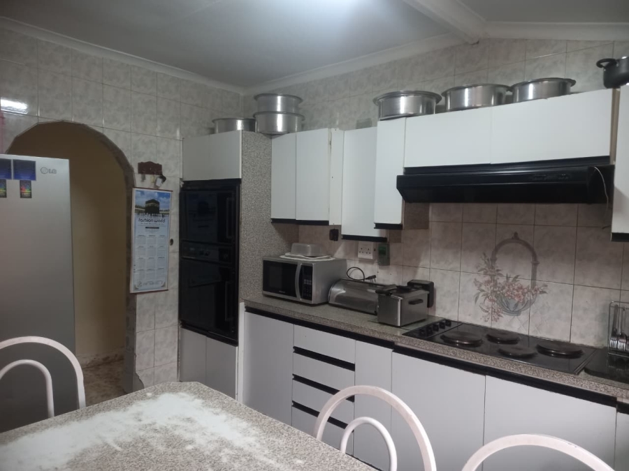 4 Bedroom Property for Sale in Manzil Park North West